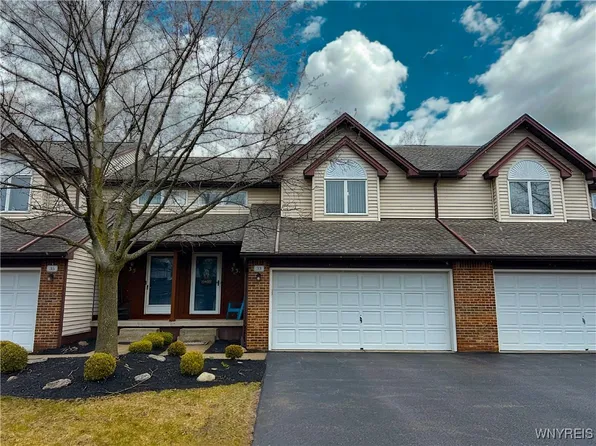 33 Northwood Dr, Depew, NY 14043