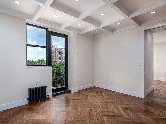 3rd image of 941 Washington Ave #408