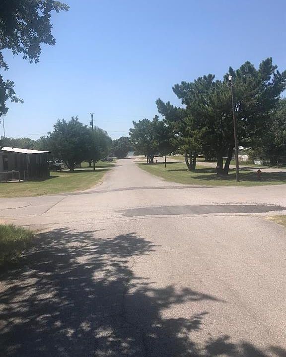 2nd image of 1501 Sheri Ln S