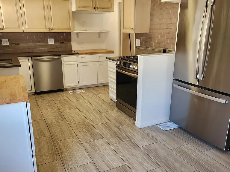 1308 Stanford Dr NE — Photo 1