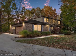 5946 Cherry Crest Dr, West Bloomfield, MI
