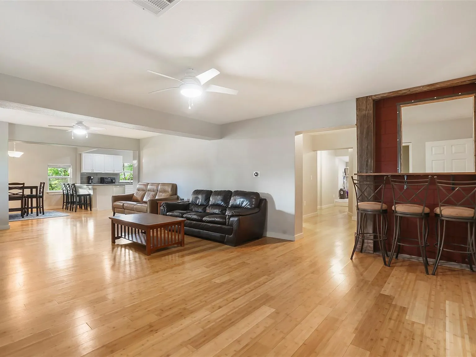 4 bed, 2.0 bath, 2679 sqft, $2,600 — Photo 4