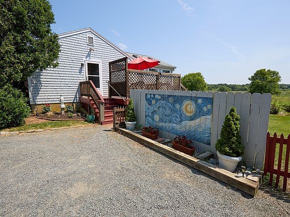 5th image of 940 Seapowet Ave