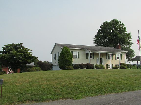 3rd image of 125 Essex Ln