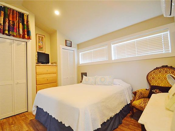 5th image of 1014 W Olive St Lot 7