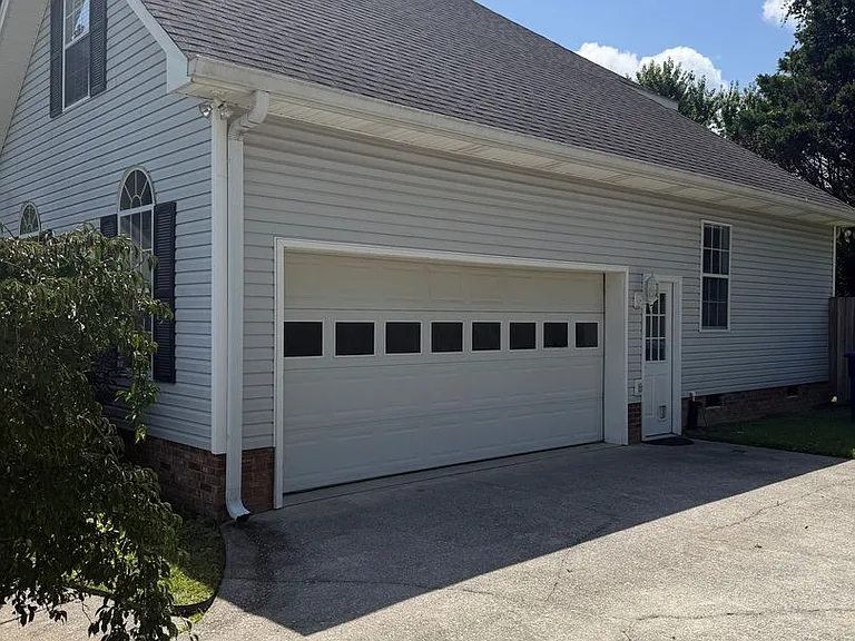 8900 Fox Glen Dr — Photo 37