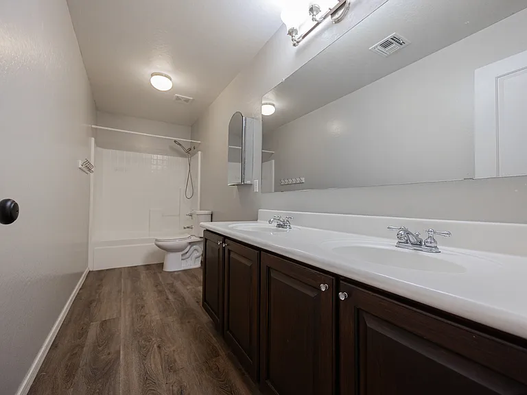 1861 E Patrick Ln — Photo 23