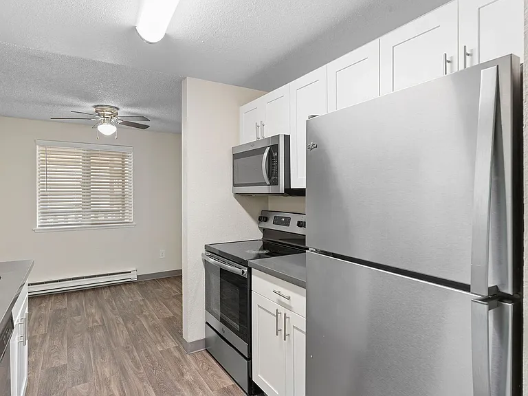 Meridian West Apartments — Photo 6