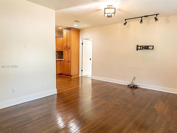 3rd image of 72 Whitethorn Dr