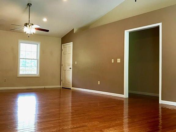 4th image of 195 Pinehurst Blvd