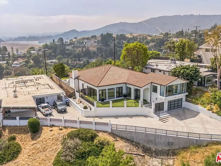 4576 Martson Dr — Photo 3