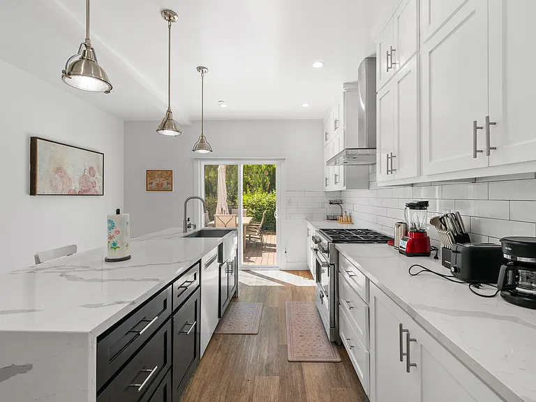 711 N Bandini St — Photo 11