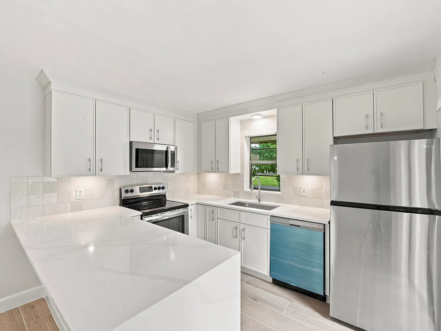 2 bed, 1328 sqft, $2,950 — Photo 2