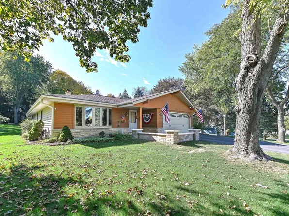 W264S7715 Mt Whitney AVENUE, Waukesha, WI 53189