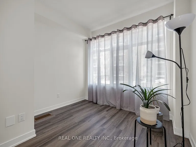 1 Markle Cres — Photo 9