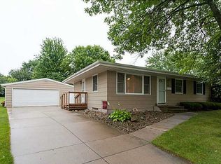 1800 Highview Dr, Marion, IA 52302