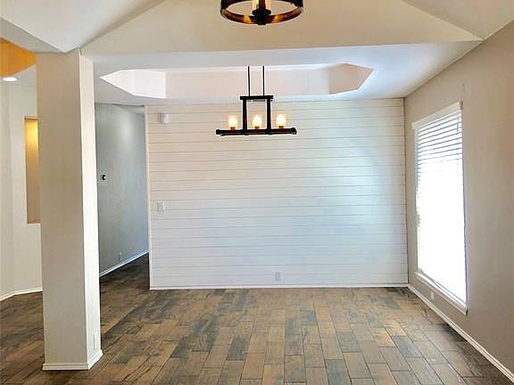 4th image of 1005 Blackenhurst Ln