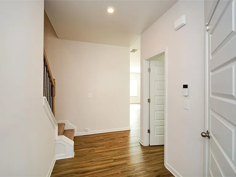 350 Cranston Dr — Photo 6