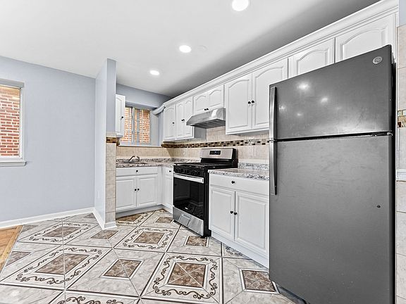 5th image of 2220 Chatterton Ave APT 2