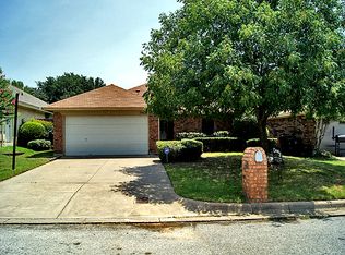 7409 Cross Ridge Cir, Fort Worth, TX 76120