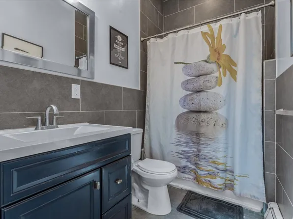 698 Lexington Avenue image 16 of 36