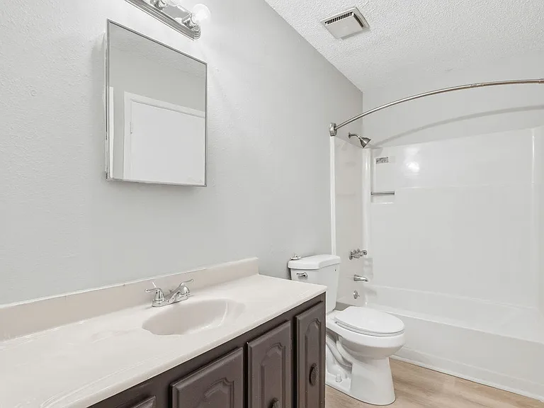 2415 Shirley Ave — Photo 8