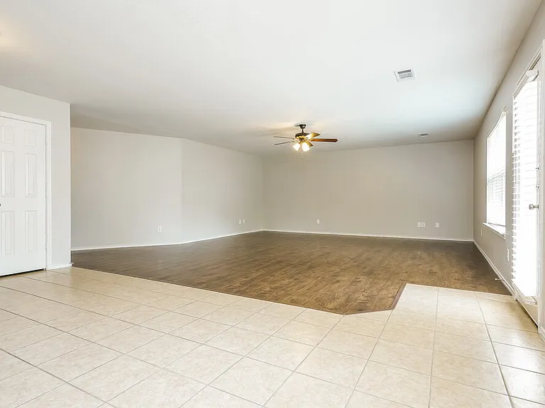 908 Chase Ln — Photo 6
