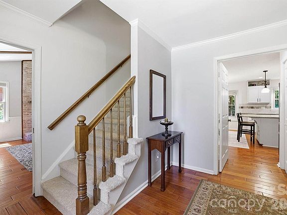4th image of 340 Walnut Point Dr