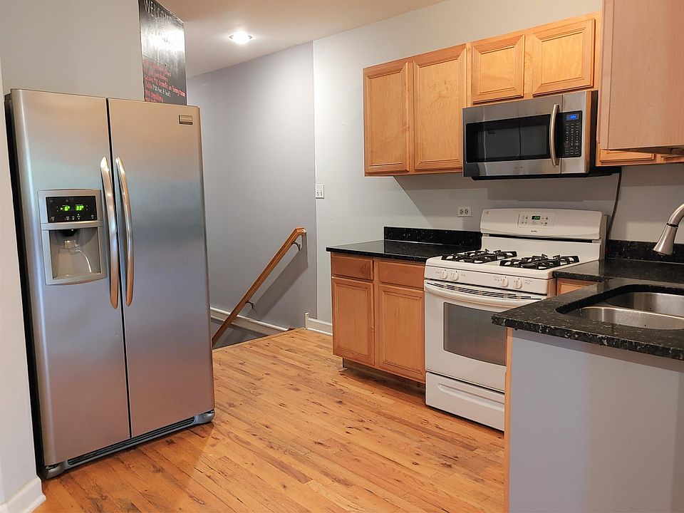 1st image of 1050 N Milwaukee Ave