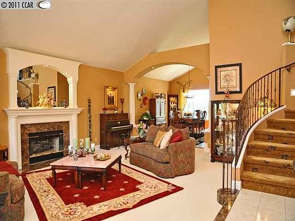 3rd image of 842 Buckingham Pl