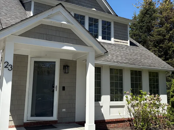 https://photos.zillowstatic.com/fp/4d44e4aea618645a9a2bc71798c8a817-p_e.webp