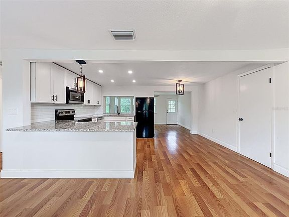 3rd image of 6845 MEDLAR DRIVE