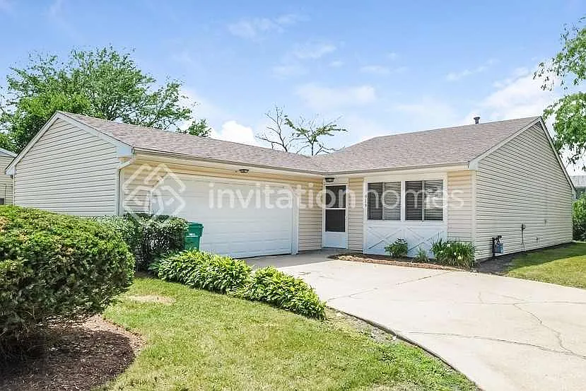 919 Surrey Ct photo 1