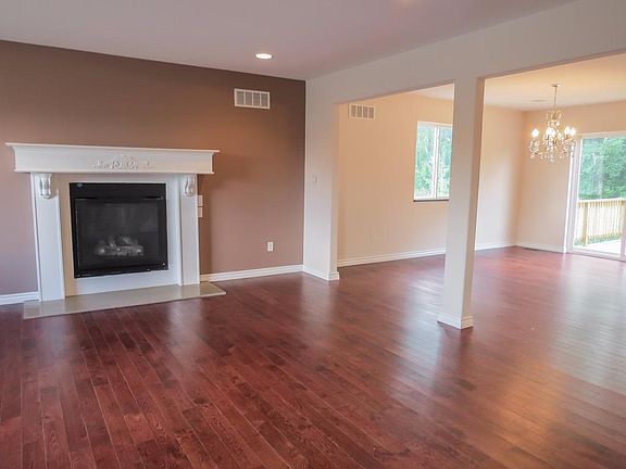 3rd image of 5132 Redwood Ln
