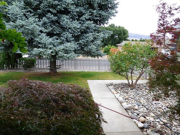2nd image of 3072 Monterey Drive