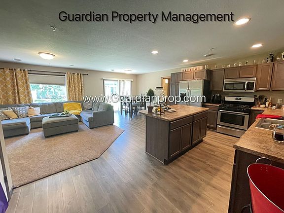 3rd image of 7878 210th St W