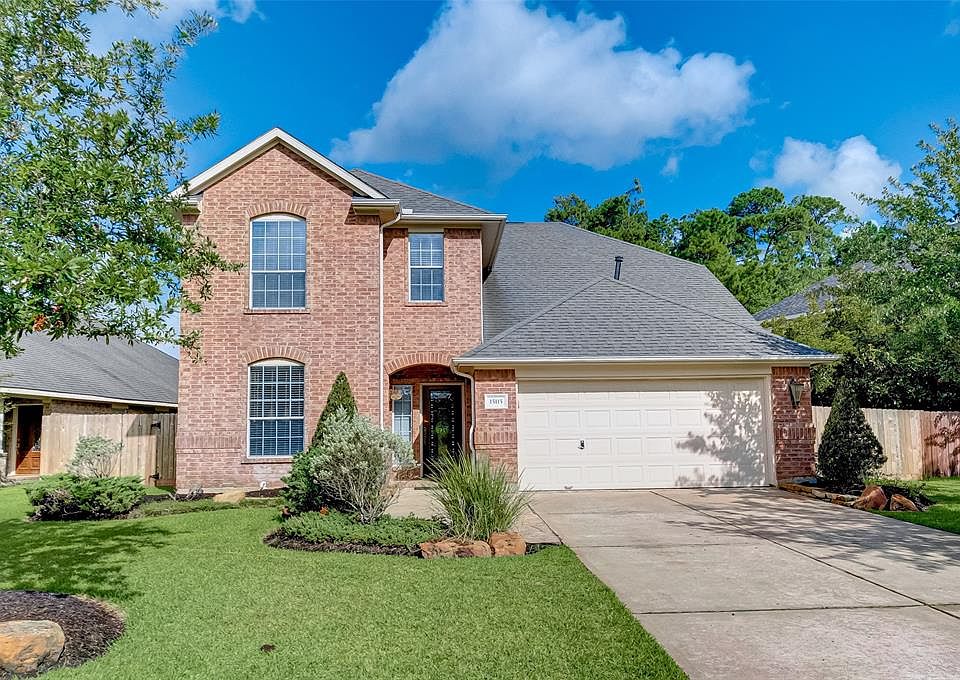 This house is located in the Reserve at Cypress Creek, which is a gated community which has scenic walking trails, a nice pool and a catch and release lake.