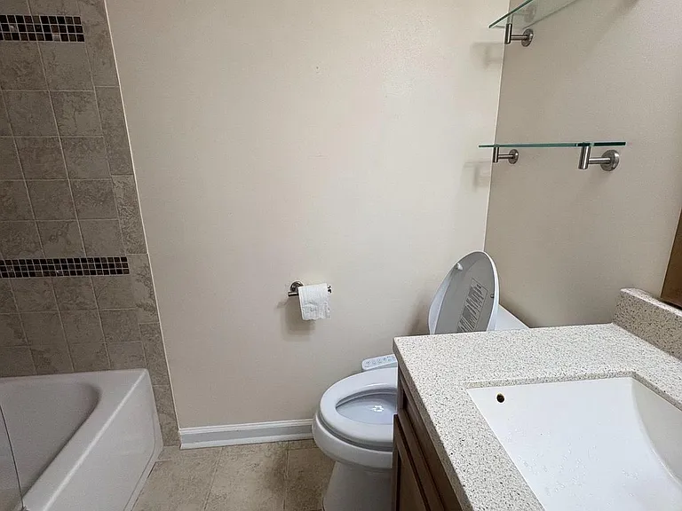 224 Willow Ter — Photo 8