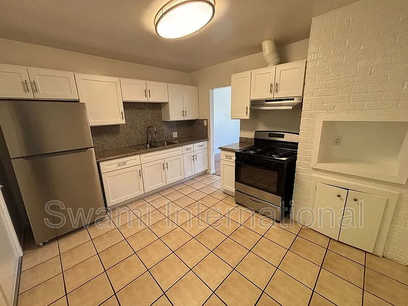 2 bed, 1.0 bath, 730 sqft, $2,495 — Photo 2