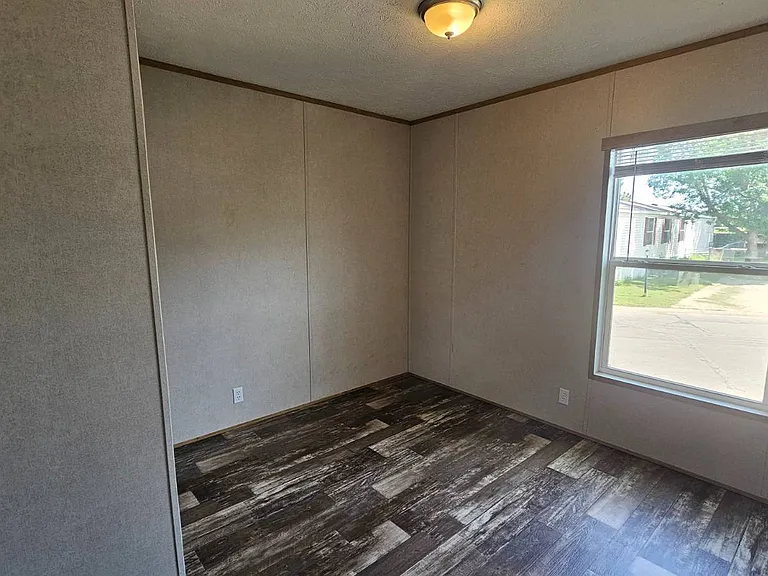 2320 E Macarthur Rd #P13 — Photo 7