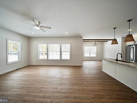 5th image of 22037 Bunting Rd