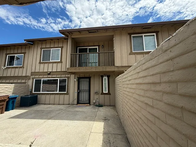 2605 Carleton Ln