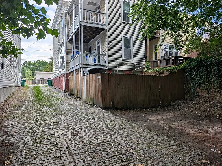 2115 E Marshall St #B — Photo 16