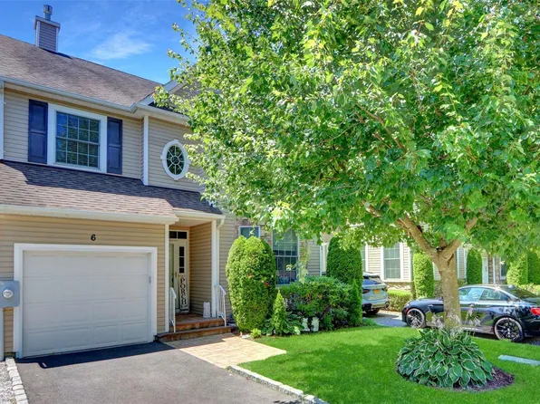6 Eagle Circle #6, Bohemia, NY 11716