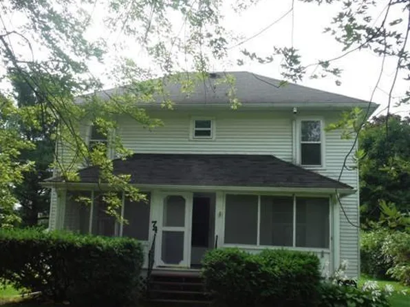 74 Shirley Dr, Kalamazoo, MI 49048
