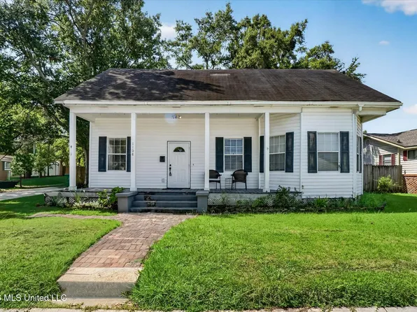 1108 Live Oak Ave, Pascagoula, MS 39567