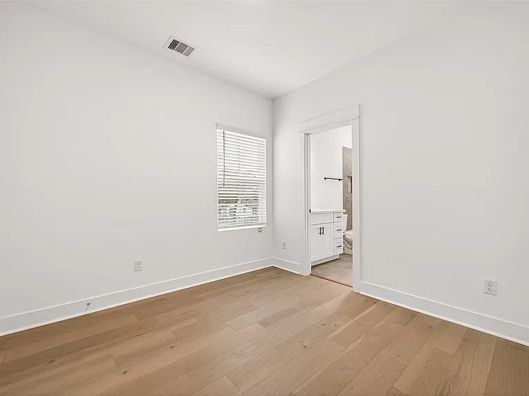 328 Neyland St — Photo 17