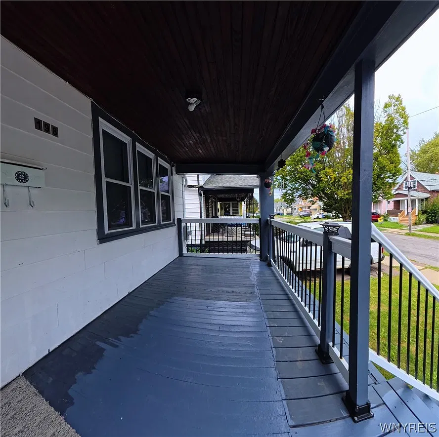4 bed, 2.0 bath, 1200 sqft, $1,800 — Photo 2