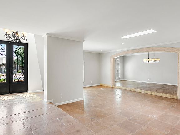 4th image of 8108 E Del Acero Dr