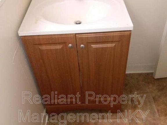4th image of 431 Greenup St Unit 6